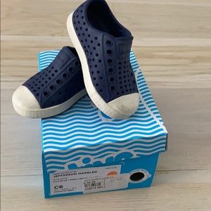 Native navy water shoes size c6 boys